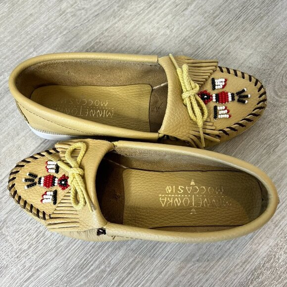 Minnetonka Moccasins Womens Size 7 Beige Beaded Thunderbirds Bow Flats Natural - Picture 8 of 14